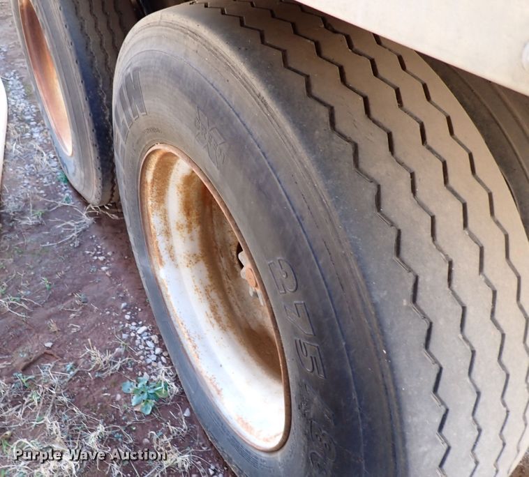 image for item IS9341 1995 Freuhauf FBHLP-91.5-NF2-53  dry van trailer