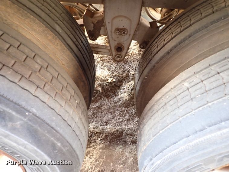 image for item IS9343 1990 Wabash National  dry van trailer