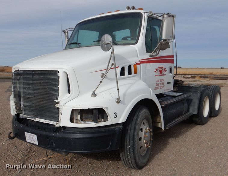 image for item IV9956 2000 Sterling AT9500  semi truck