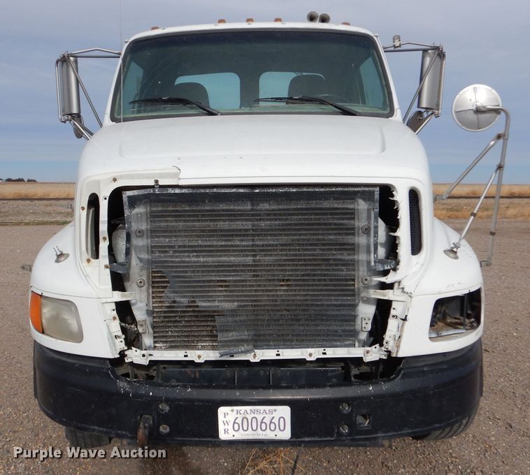 image for item IV9956 2000 Sterling AT9500  semi truck