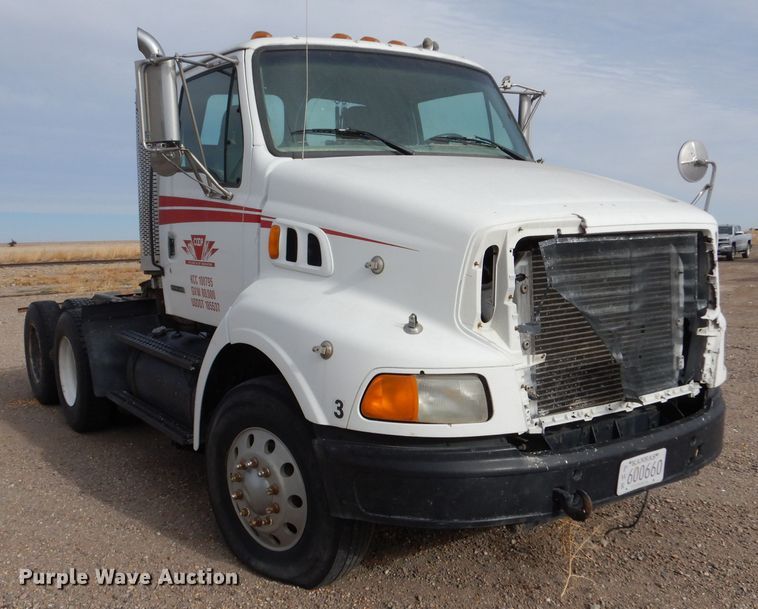 image for item IV9956 2000 Sterling AT9500  semi truck