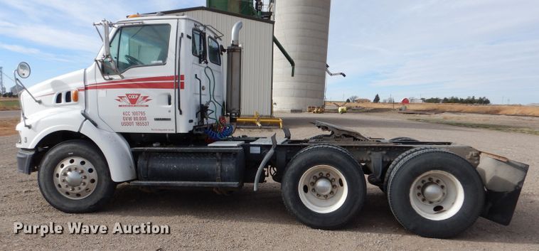 image for item IV9956 2000 Sterling AT9500  semi truck