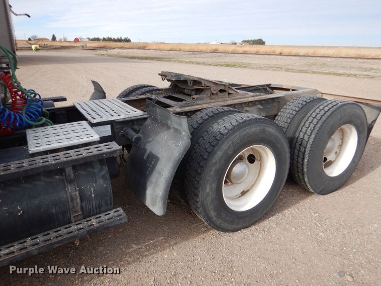 image for item IV9956 2000 Sterling AT9500  semi truck