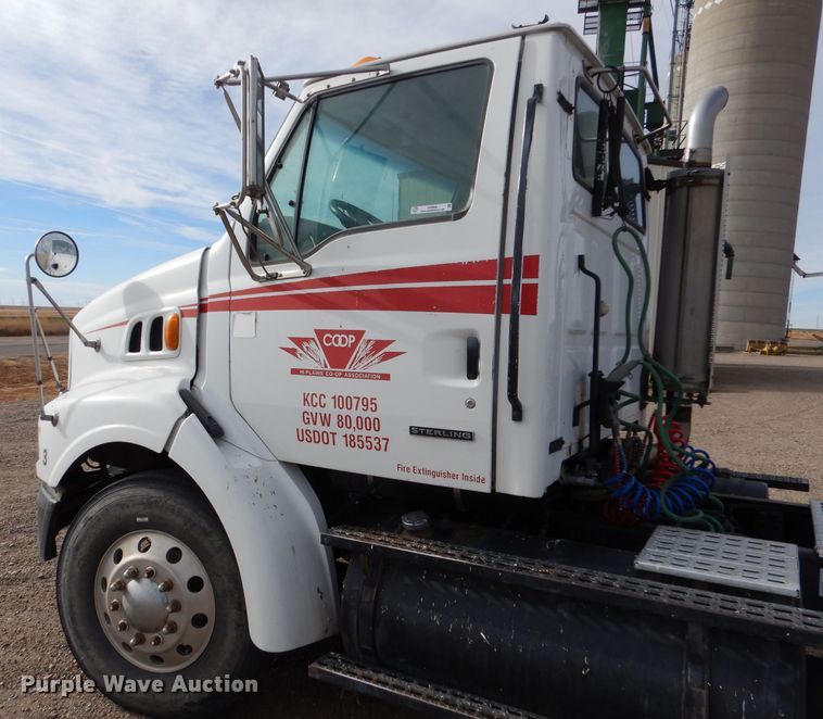 image for item IV9956 2000 Sterling AT9500  semi truck