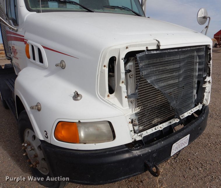 image for item IV9956 2000 Sterling AT9500  semi truck