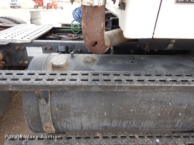 image for item IV9956 2000 Sterling AT9500  semi truck