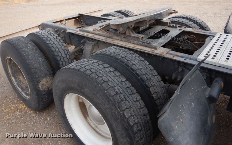 image for item IV9956 2000 Sterling AT9500  semi truck