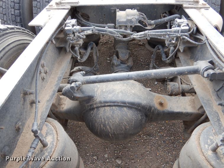 image for item IV9956 2000 Sterling AT9500  semi truck