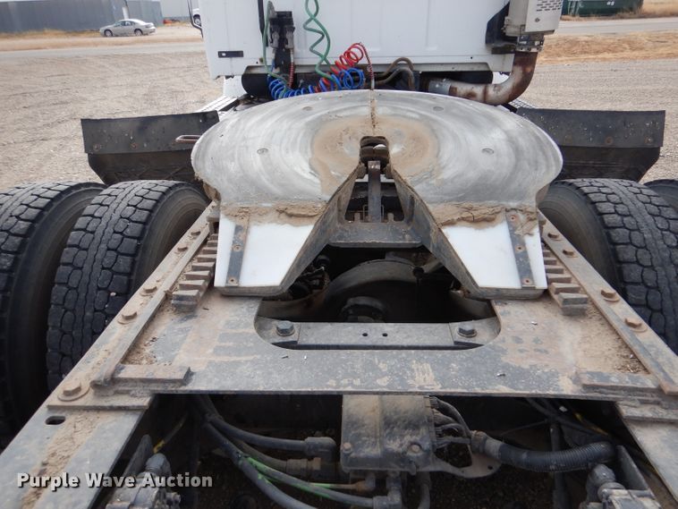 image for item IV9956 2000 Sterling AT9500  semi truck