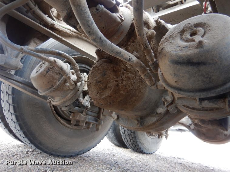 image for item IV9956 2000 Sterling AT9500  semi truck