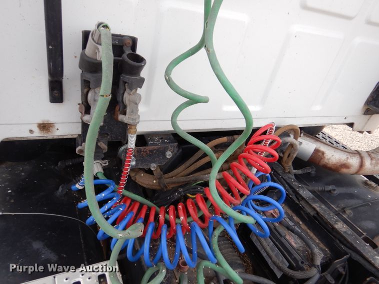 image for item IV9956 2000 Sterling AT9500  semi truck