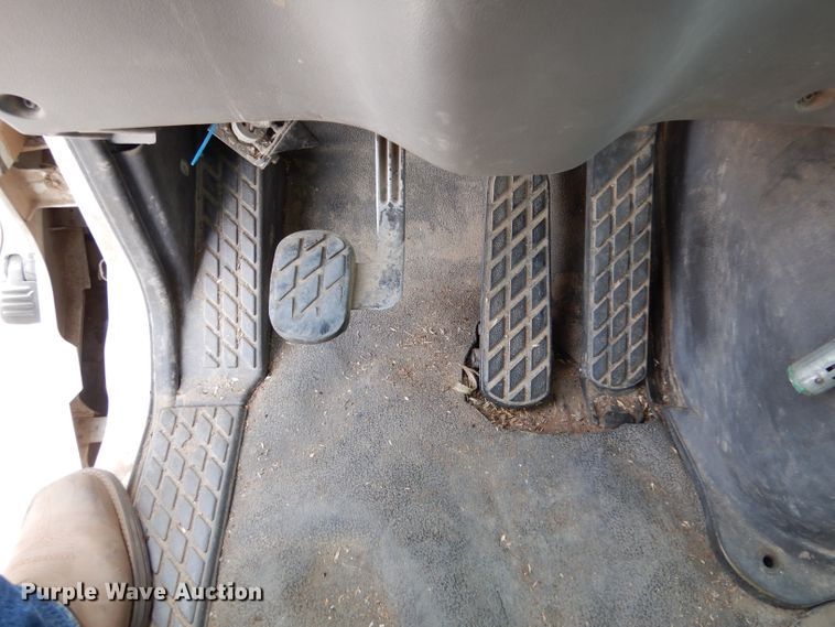 image for item IV9956 2000 Sterling AT9500  semi truck