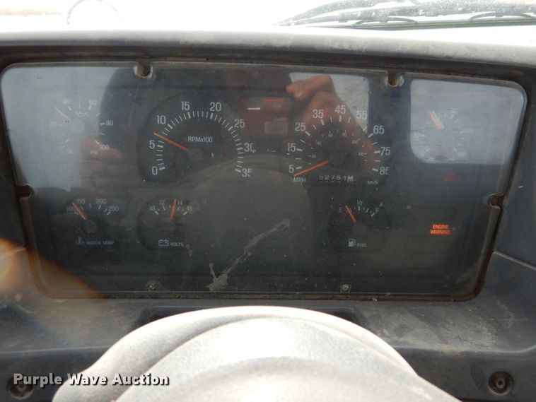 image for item IV9956 2000 Sterling AT9500  semi truck