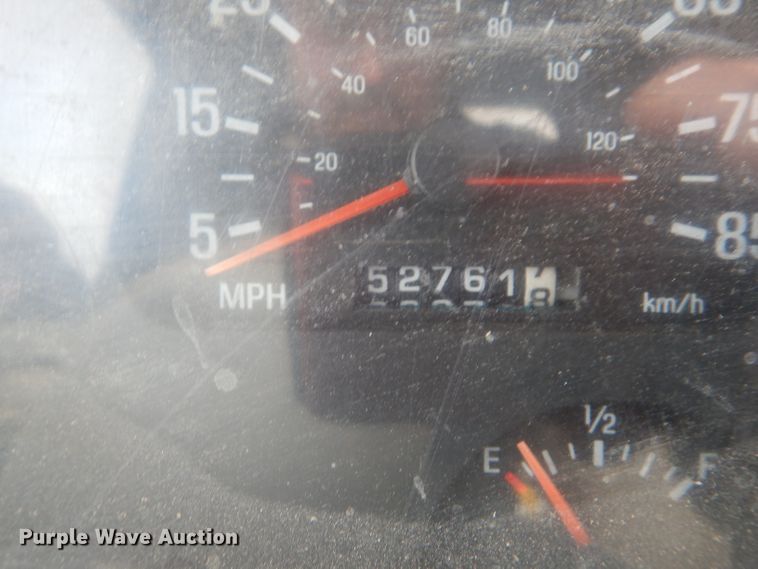 image for item IV9956 2000 Sterling AT9500  semi truck