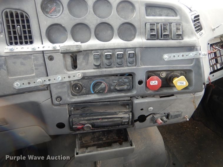 image for item IV9956 2000 Sterling AT9500  semi truck