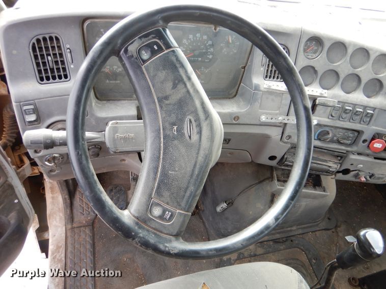 image for item IV9956 2000 Sterling AT9500  semi truck