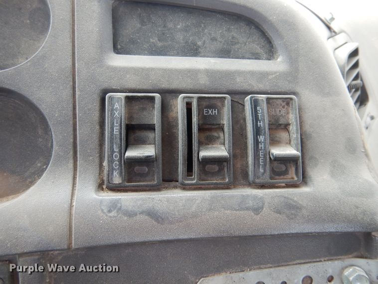 image for item IV9956 2000 Sterling AT9500  semi truck