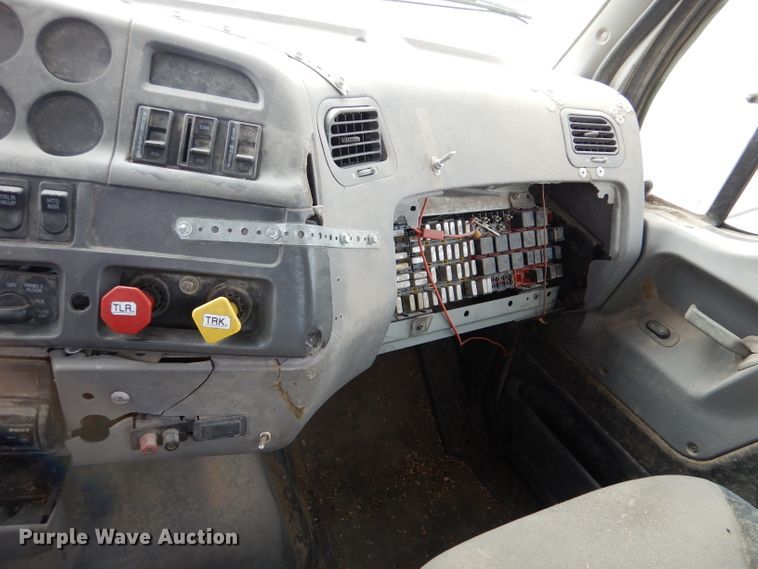 image for item IV9956 2000 Sterling AT9500  semi truck