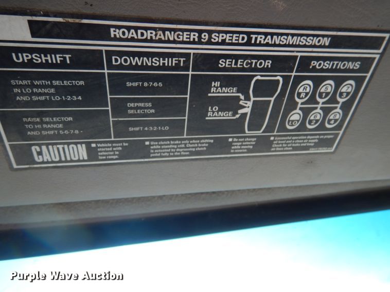 image for item IV9956 2000 Sterling AT9500  semi truck