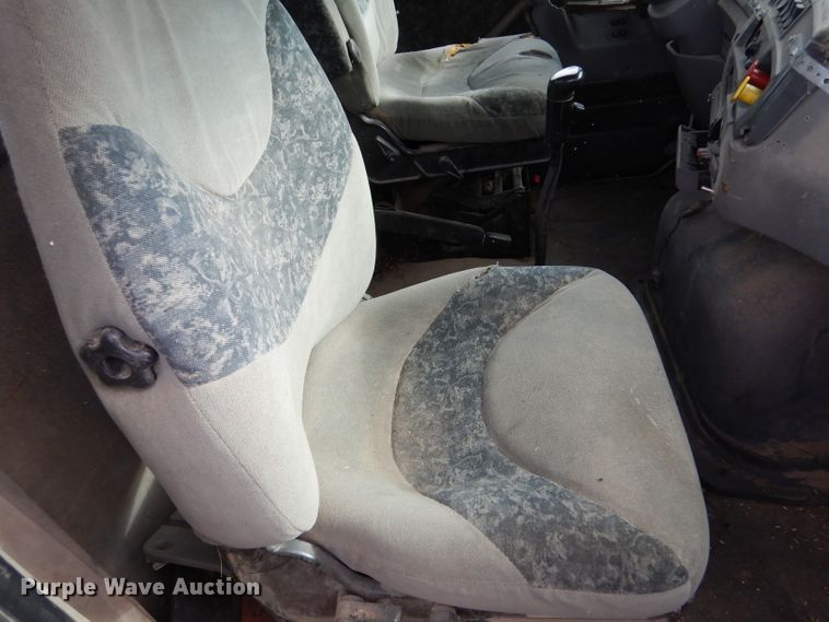 image for item IV9956 2000 Sterling AT9500  semi truck