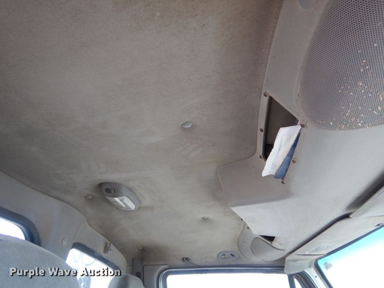 image for item IV9956 2000 Sterling AT9500  semi truck