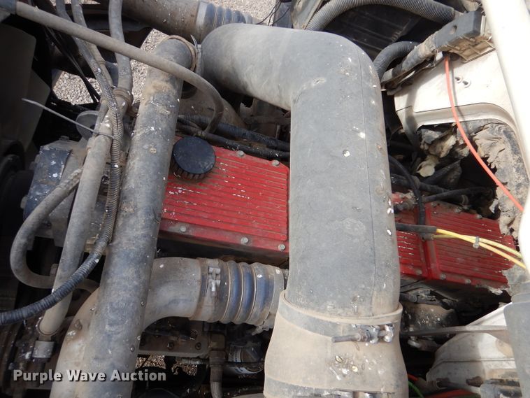 image for item IV9956 2000 Sterling AT9500  semi truck