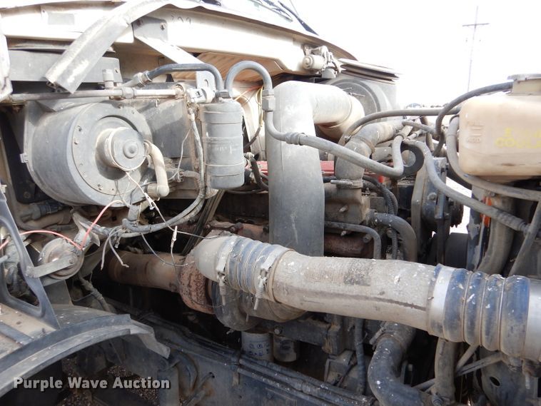 image for item IV9956 2000 Sterling AT9500  semi truck