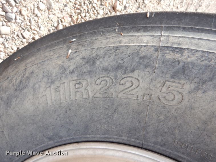 image for item IV9956 2000 Sterling AT9500  semi truck