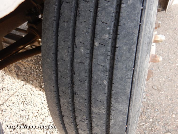 image for item IV9956 2000 Sterling AT9500  semi truck