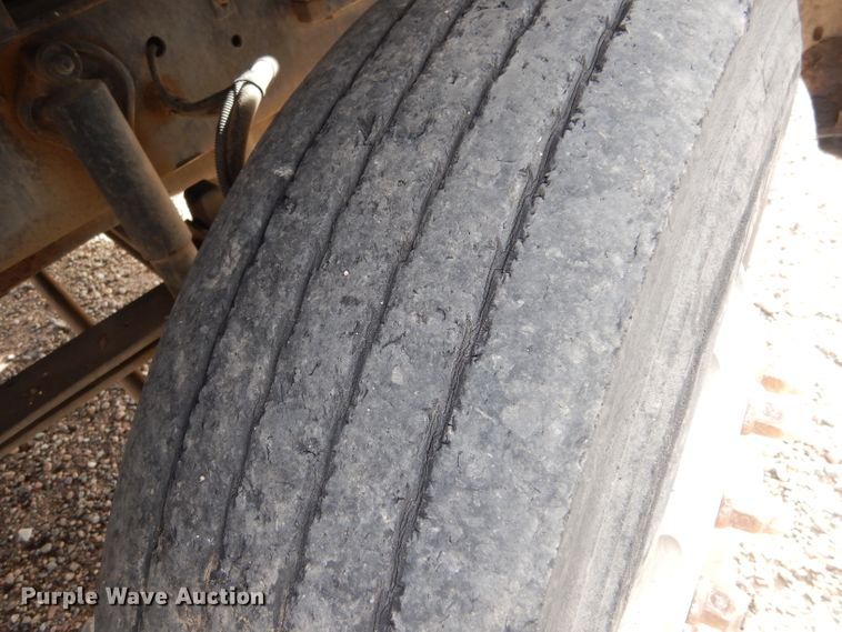 image for item IV9956 2000 Sterling AT9500  semi truck