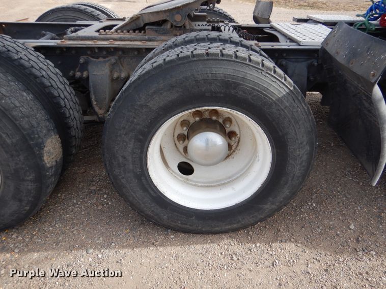 image for item IV9956 2000 Sterling AT9500  semi truck