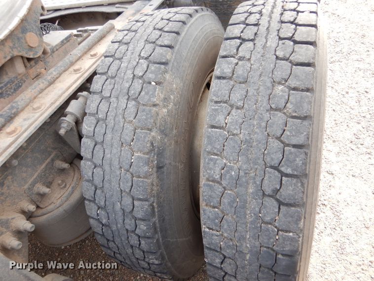 image for item IV9956 2000 Sterling AT9500  semi truck