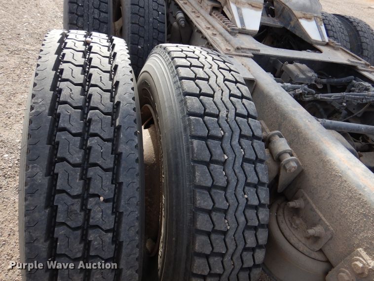 image for item IV9956 2000 Sterling AT9500  semi truck