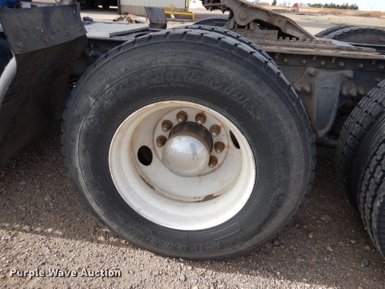 image for item IV9956 2000 Sterling AT9500  semi truck