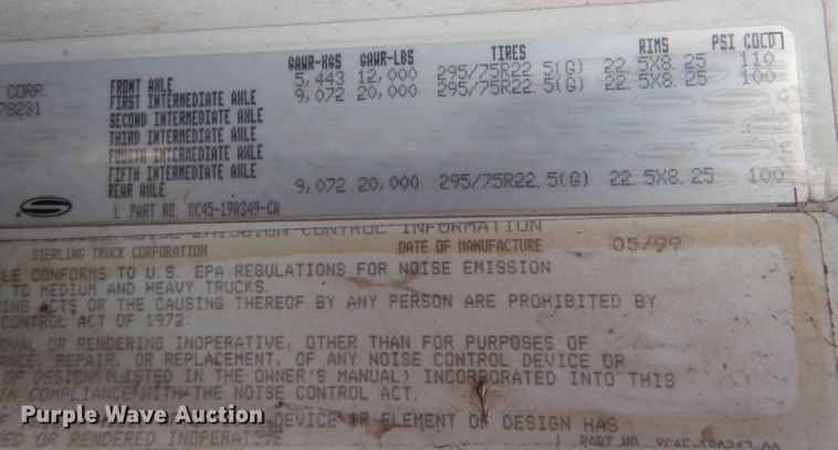 image for item IV9956 2000 Sterling AT9500  semi truck