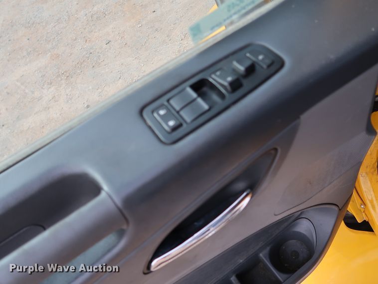 image for item IY9045 2017 Peterbilt 579  semi truck