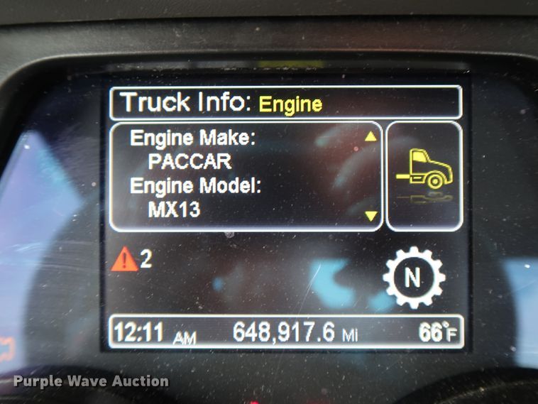 image for item IY9045 2017 Peterbilt 579  semi truck