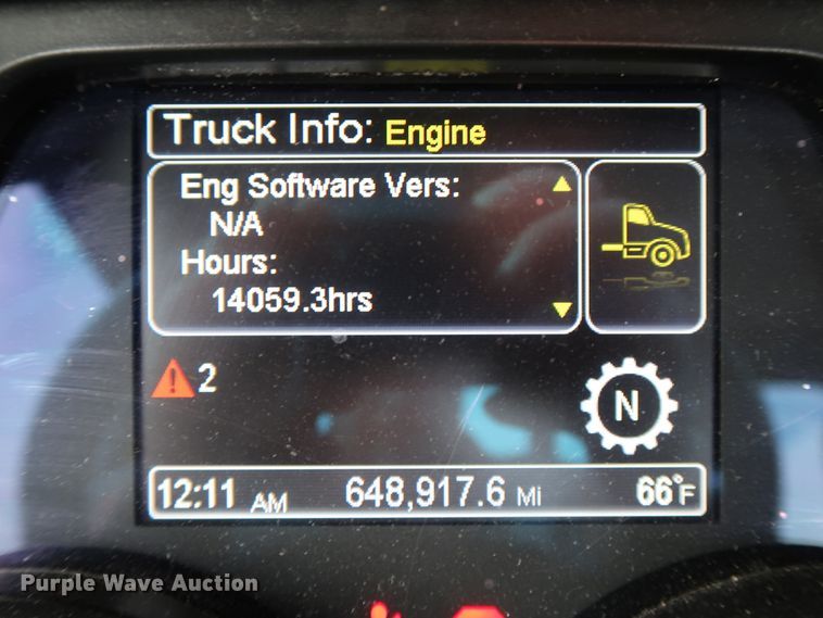 image for item IY9045 2017 Peterbilt 579  semi truck