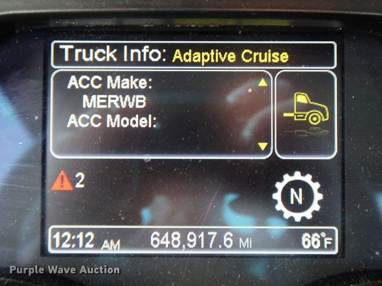 image for item IY9045 2017 Peterbilt 579  semi truck