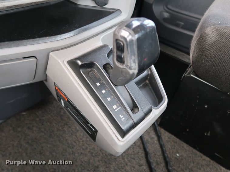 image for item IY9045 2017 Peterbilt 579  semi truck