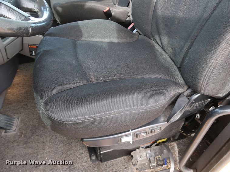 image for item IY9045 2017 Peterbilt 579  semi truck