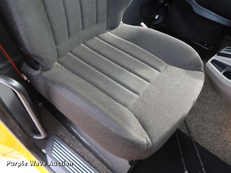 image for item IY9045 2017 Peterbilt 579  semi truck