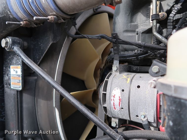 image for item IY9045 2017 Peterbilt 579  semi truck