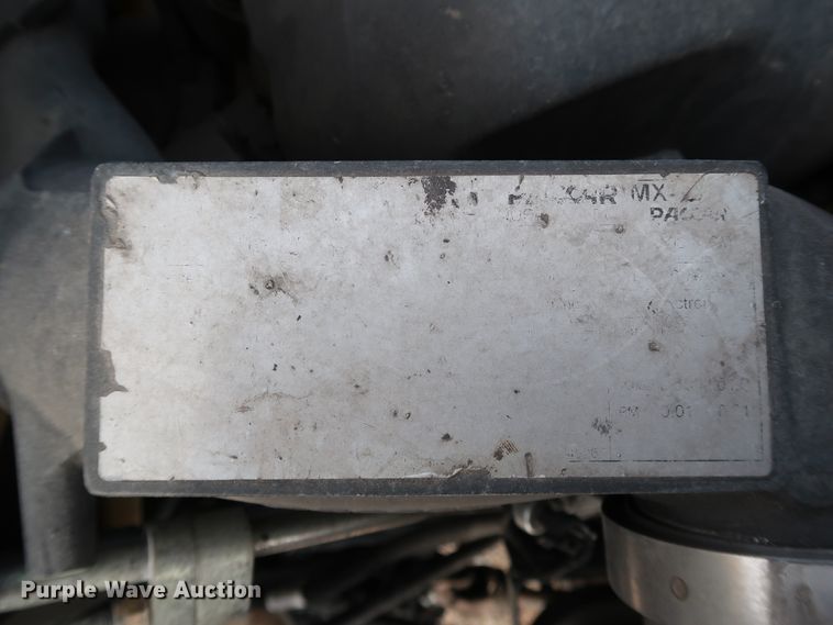 image for item IY9045 2017 Peterbilt 579  semi truck