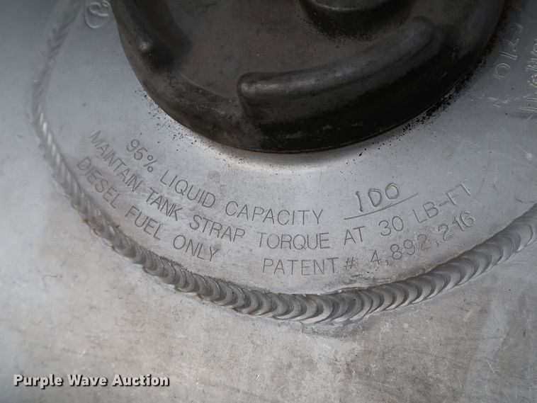 image for item IY9045 2017 Peterbilt 579  semi truck