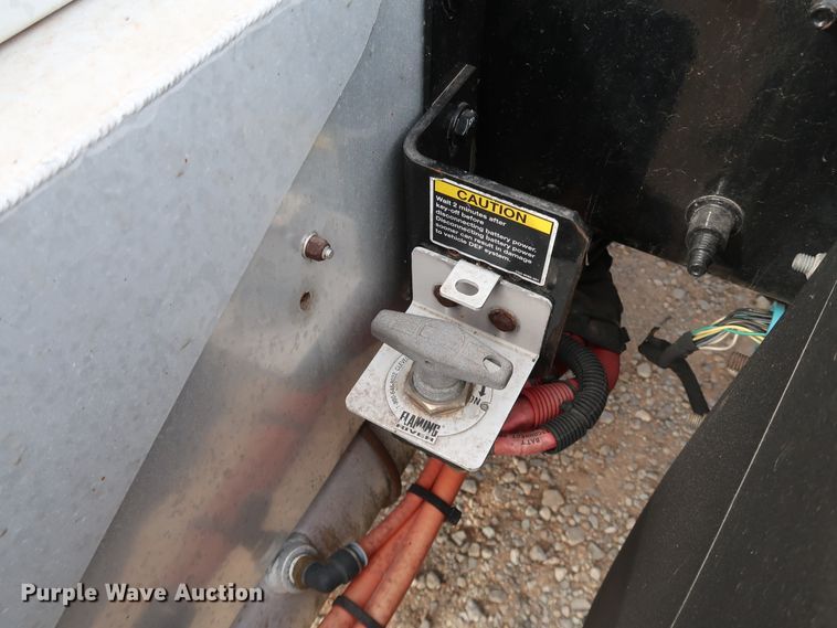 image for item IY9045 2017 Peterbilt 579  semi truck