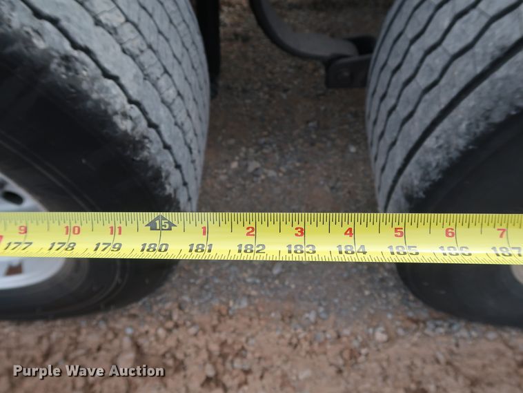 image for item IY9045 2017 Peterbilt 579  semi truck