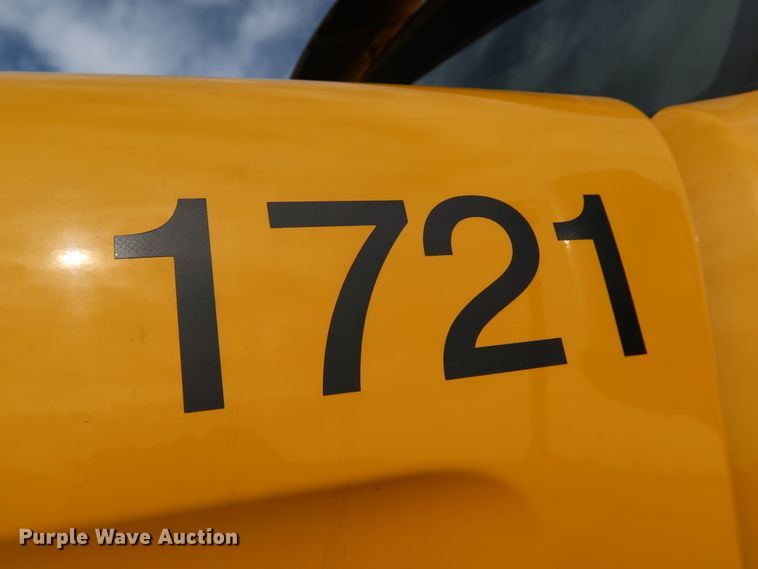 image for item IY9045 2017 Peterbilt 579  semi truck