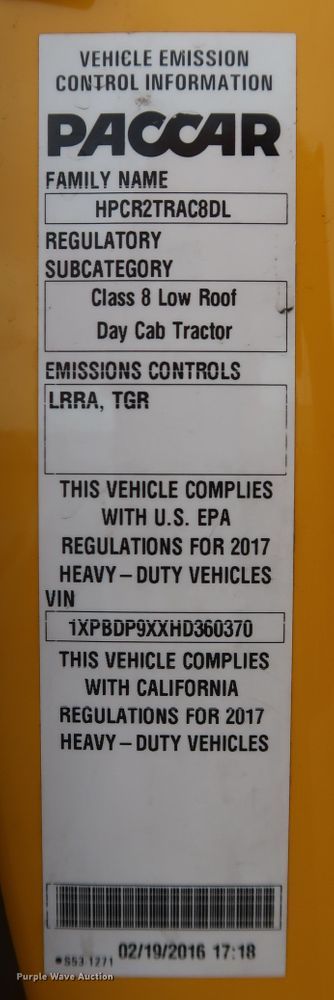 image for item IY9045 2017 Peterbilt 579  semi truck