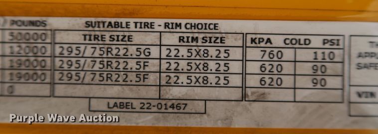 image for item IY9045 2017 Peterbilt 579  semi truck